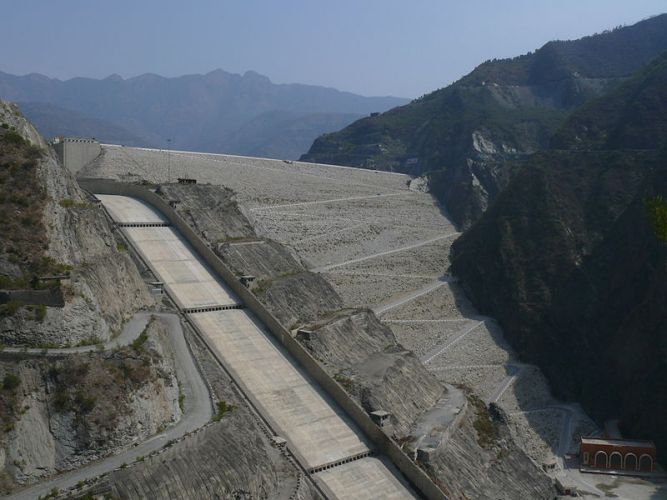 Tehri Dam on the Bhagirat, one of the largest dams in the world. By Lingaraj, G. J. [CC-BY-2.0], via Wikimedia Commons